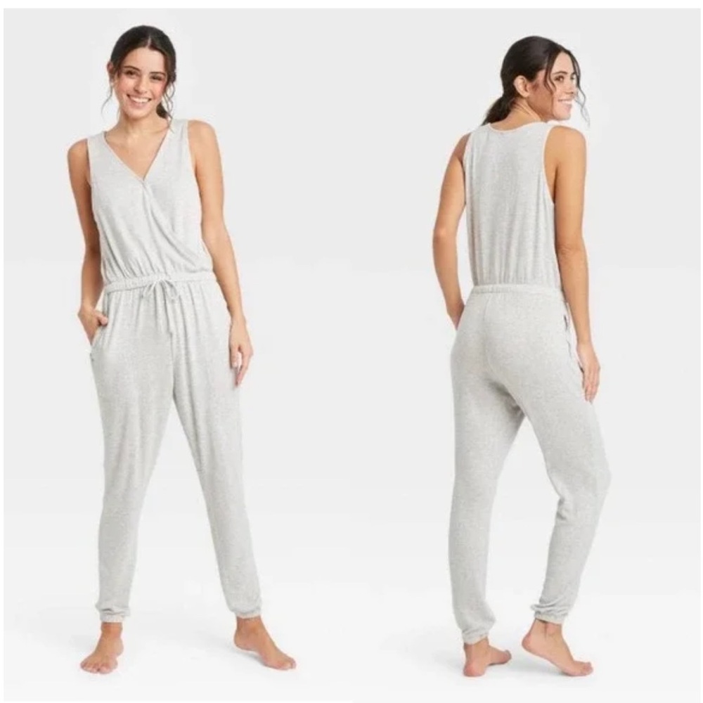 XS Stars Above Heather Light and Dark Charcoal Gray Knit V-Neck Jumpsuits - Picture 6 of 7